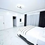 Mi Kasa Villa *